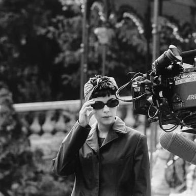 ojodelocaaa's profile picture. En todo menos en misa. A veces periodista ,siempre sobrepensando. Me robo la personalidad de la última película que veo.🎬🎸