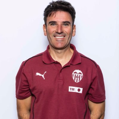 Tecnico deportivo superior en futbol. Licenciado en CAFD. Maestro Esp. EF.