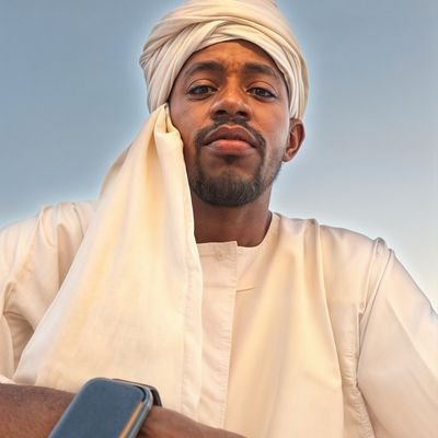 ‏‏جميعنا نحمل ثقلاً في قلوُبنا لكن ، لآ مانع
من إن نبتسم .*