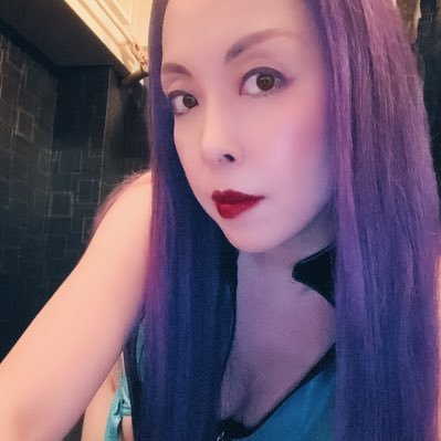 4500人フォロワーのアカ凍結@zealotbutterfly💔SM歴19年目女王様。168センチ👠24センチ 傷フェチ。あなたの痛みと悲鳴が私の快楽。赤ワイン好き🍷バイセクシャル🏳️🌈2018年までSMバーのママ歴9年🍷90年代V系と2次元を愛すヲタク❤️東京在住月イチ大阪SM出張🐙イベント主催歴7年