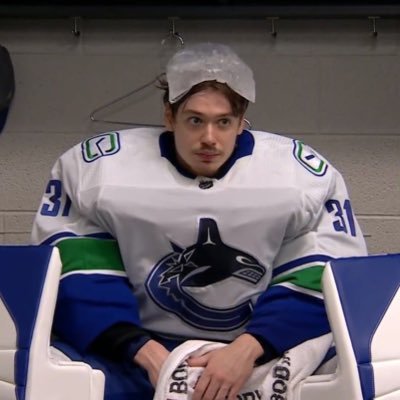 abbynucks ³¹ ₅₄ || canucks ³¹ ₄₃ • sharks ² ₇₁ || kpop + marvel