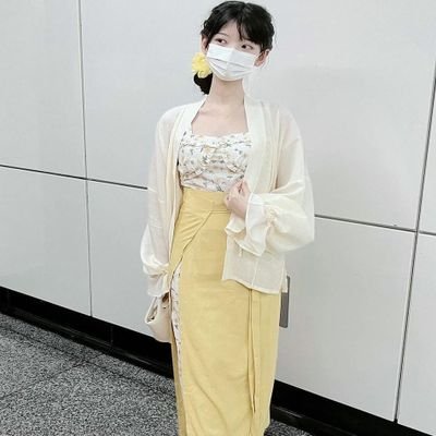 rjn3n5yrsez23's profile picture. She wasn't sure whether to be impressed or concerned that he folded underwear in neat little packages.