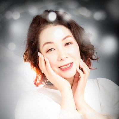 自動書記とペンジュラムで高次元からのメッセージを書き下ろします。お名前アートでは、お名前に秘められた使命を書き下ろします。自動書記ソウルセラピーをしています。