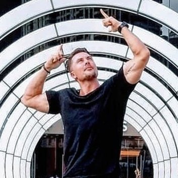 I'm creating a collaborative community that overcomes challenges, empowers individuals and fosters growth. #MackFitt #CircleDNA #Memecoinsummit #CancerDAO