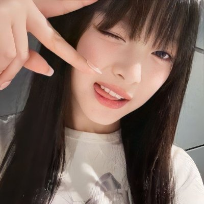 _heliosentris's profile picture. ── .✦ this user really needs a hug; life has been tough lately ˙◠˙