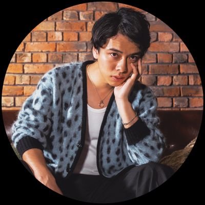qlaria(クラリア)【@qlaria_official】のGt.Vo. | 🎸Sugi/Suhr | 🎻最新アルバム『QUINTET』配信中!→https://t.co/xUJD1lsi3N | ▽▼qlaria Official Website▼▽