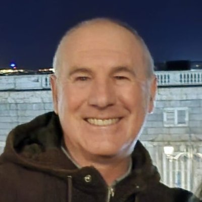 Maestro jubilado y pedagogo. Comprometido con la escuela pública de calidad. Exdirector de un colegio público.