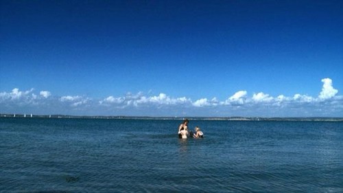 detrattabarnet's profile picture. Vi som skriver här heter Kristina Ahlinder o Mia Wright. I samproduktion med SVT o Film i Väst gör vi en dokumentärfilm som heter Det rätta barnet.