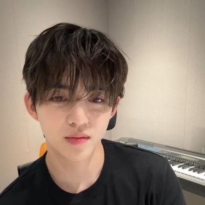 zee270's profile picture. 