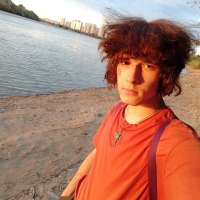 я авангардный художник с пограничным расстройством личности. Здесь собираюсь вещать свое творчество, мысли о жизни.