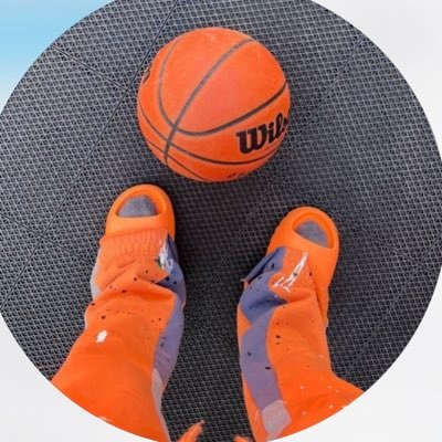 r_davolee's profile picture. 