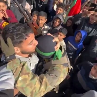 يا حسَنَ الصحبة، أتيتُك من بُعد، فأسألك سِترك الذي لا ترفعُه الرياح، ولا تُخرّقهُ الرّماح.