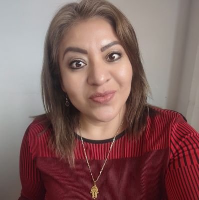 Mujer, madre, politóloga, amante de la lectura y la locura. Comprometida con la vida en toda su magnitud!!