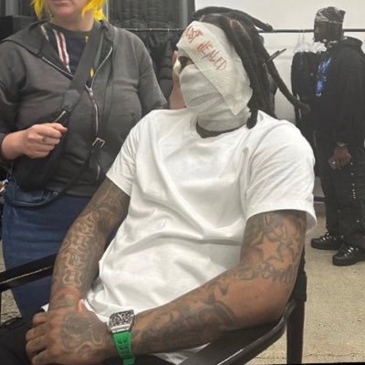 1biggerrob's profile picture. grab the belt for bad behavior👨🏾‍🍼