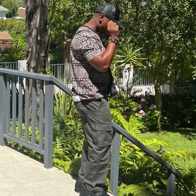 Tema_boi's profile picture. Entrepreneur❌CEO of Client Circuit 🔋🔌⚡️• IG/👻📷 @tema_boi