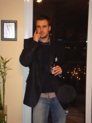 Ex junior hockey player. Love sports. Just an ordinary guy with nothing to lose