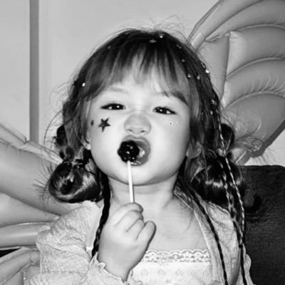 r_natzinha's profile picture. 