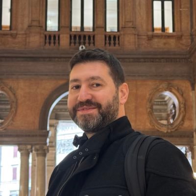 Kitaplara meraklı mimar. İstanbul monografilerini derler: https://t.co/1wLixoBl5b Kısa öykü yazar: #1tweet1öykü
