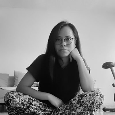 Comunicóloga que aprenderá matemáticas... Impulsa historias, ama la luz, la velocidad, las alturas, la adrenalina y busca la tirolesa más alta del mundo.