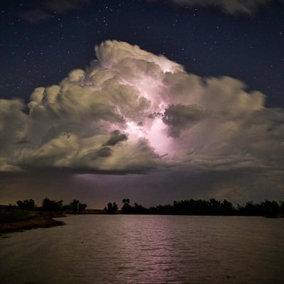 x_essencex's profile picture. .
