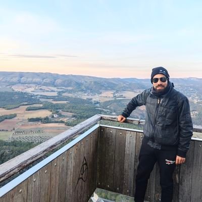 ercris163763's profile picture. Prefiero morir de pie que vivir de rodillas 👑