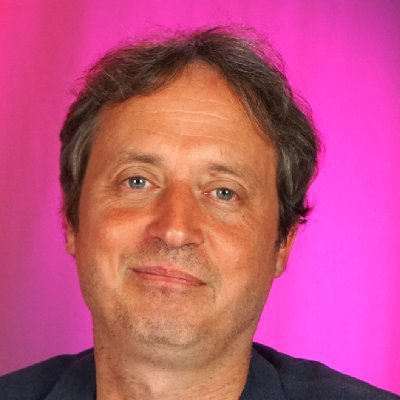 Wohnt in Herne.
Rechtsanwalt.
Bergarbeiterverbunden.
Antifaschist und Sozialist.
Pressesprecher der MLPD.
Freiheit für Gaza und Palästina.
