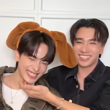 🇬🇷 | she/her | 🔞 content | BL enthusiast | part-time youtuber🎬
atiny first 🏴☠️, skz, p1h, the rose, txt, ΩΧ, dkb, onewe.
i love hand veins.