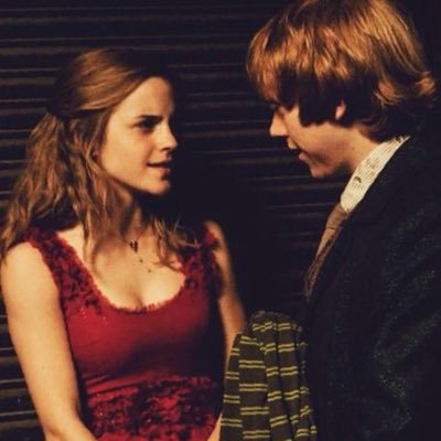 • Take a place and find fanfics of the best couple. portugues/english/spanish.
• Ron&Hermione protector. • If you have any recomendation, send me a dm