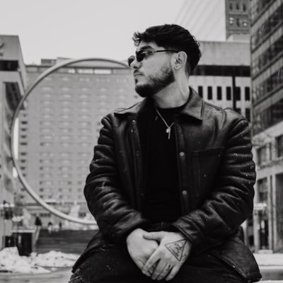 Artista Mexicano , con la misión de compartir inspiración en cada letra , fuertes mensajes de auto análisis y la importancia de la confianza en sí mismo ⚡️🇲🇽