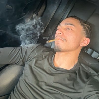 Liight2k_'s profile picture. Degenerate risk taker