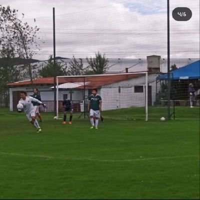 Soy arquero, me gusta el futbol, soy uribista y de derecha libertaria.
Quiero ser profesional amo mi pais 🇨🇴