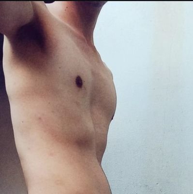 Flaco,delgado, gay, versátil amante de los bultos, vergas, culos, del sexo gay 🍆🍑🤤🤤