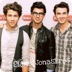 Follow if you love the Jonas Brothers; The most amazing, most beautiful people in the world! Jonas Brothers FTW! @NickJonas replied to me 7th Feb 2010! 3