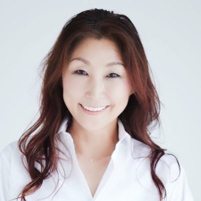 BeautySAKURA's profile picture. モデル・ビューティジャーナリスト/甲南女子大学非常勤講師歴「モード論 」10年/愛犬フレブル キンちゃん&パウダー君 ❤美のアンテナにヒットしたアイテムをこのBeauty SAKURA にていち早く(笑)発信☺ YouTube ビューティSAKURAのきれいのスパイス VOGUE JAPAN YouTube 他