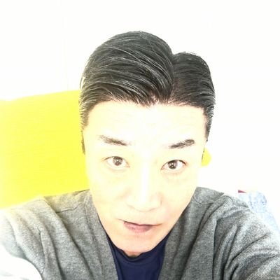 인류애...손에손잡고 어려우면 나한테기대.더어려우면 나한테 업혀..끝까지 함께하자 ..(저는 정치에서 중도입니다 가급적 저에게 정치대화를 요구하지마세요 부탁드립니다)