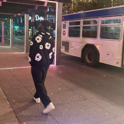 Dvillski's profile picture. top 3 not 3 or 2