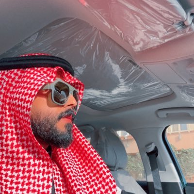 ﴿ قل إن صلاتي ونسكي ومحياي ومماتي لله رب العالمين لا شريك له وبذلك أُمرت وانا أول المسلمين ﴾مستشار قانوني ومهتم بالعطور، اللهُم إني اسألكَ الشفاء والتوفيق❤️ .