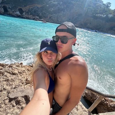 adnavag's profile picture. 