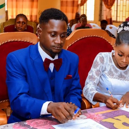 Obafemi Awolowo University Alumnus,
B.Arts(English)
UI/UX designer,
Sagittarian,
Humanitarian,
Man of letters,
Addicted to Chelsea FC💙💙,
Football & Politics.