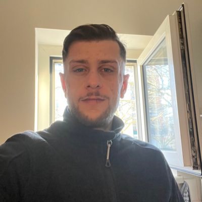 Emre02170's profile picture. 