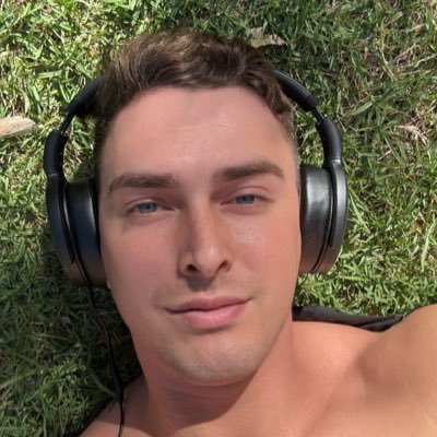 DunstanLogan's profile picture. I got eczema, what else do you wanna know?