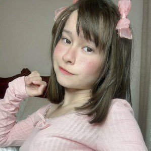 Hi daddy! I'm a 19y student 4'9' :3 l'm here for fun & i ❤️being naked!! | Let's meet. 🩷Cosplayer, nerd, facemodel, xx stuffs 🤭