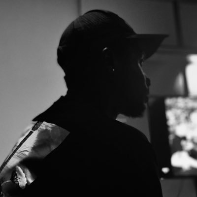 (SINGER )No Weakness.. Can’t read my mind,the lyrics are complicated🎶.