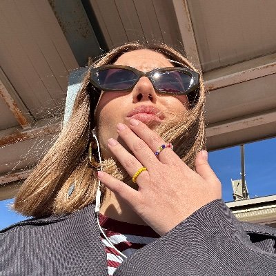 tatenpii's profile picture. en fin ... 💛🌻✨🦒🎿