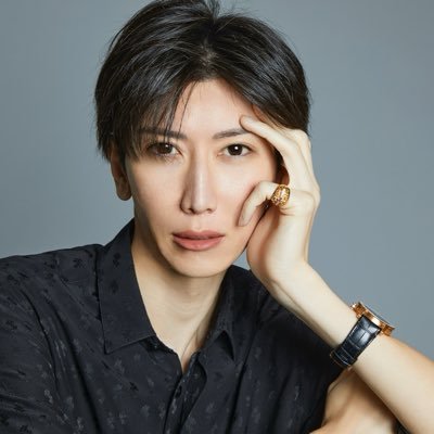 1990年生まれ、起業を志し上京。IT大手でキャリアをスタートした後、起業。マーケティングとインサイドセールスの知見を基軸に、様々な業界の経営に参画。多岐にわたる経営を通してマーケティング、インサイドセールス、CS、ブランドデザイン、組織人事、M&A、財務などの分野を経験。