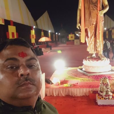 भये प्रकट कृपाला दीन दयाला, कौशल्या हितकारी।
हर्षित महतारी , मुनि मन अद्भुत रूप बिचारी।।