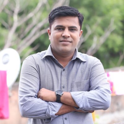 #Media | #𝗥𝗲𝘀𝗲𝗮𝗿𝗰𝗵𝗲𝗿 | Views own | Personal Account |
| 🔄 not endorsment |
 ‘𝗦𝘁𝘂𝗱𝗶𝗻𝗴 #Books, 𝗥𝗲𝗮𝗱𝗶𝗻𝗴 #People’