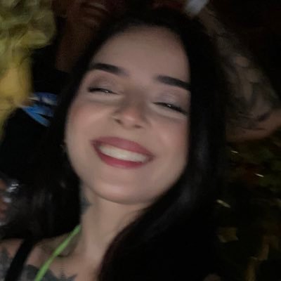 acima de mim só Deus e os helicóptero da polícia 🏳️🌈