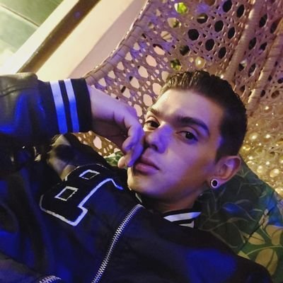 #Libertario #SerHumano
Hombre de espíritu pero con poca fé.
Hijo, Padre y Esposo.
Sin mayor preparación, pero siempre en constante crecimiento. Sin regionalismo