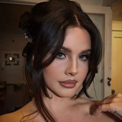 xits_issiex's profile picture. Hayley Wren 🩷🎀 
Archie Blu 💙🦕